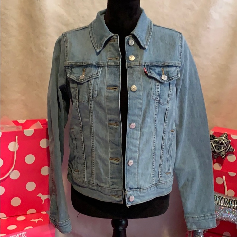 🆕 Women’s Levi’s Trucker Jean Jacket